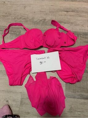 Women's lot of 4 xl bathing suits.  All like new.